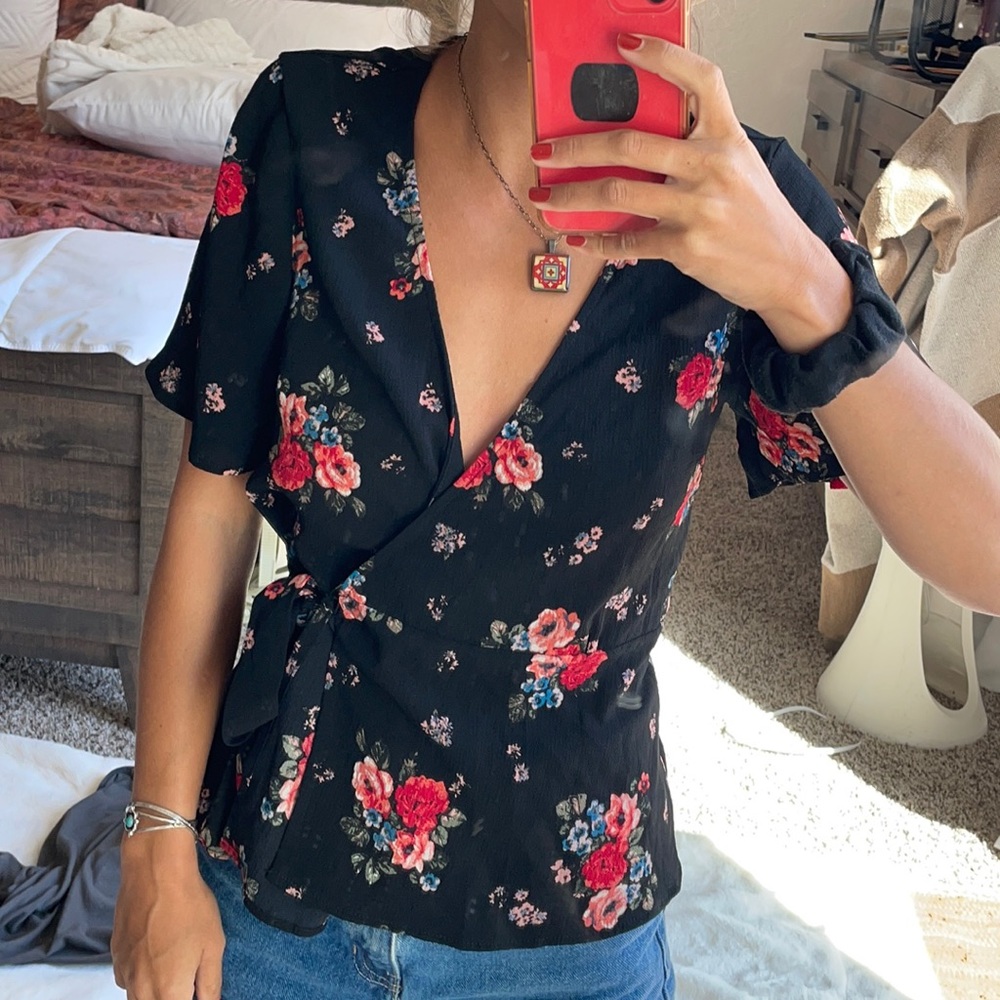 SOLD Floral tie front wrap shirt. Short sleeved, baby doll style at bottom